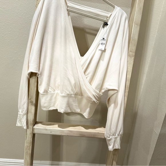 NWT EXPRESS Long Sleeve Cowl Draped Back
London Tee- Size L - Picture 5 of 6